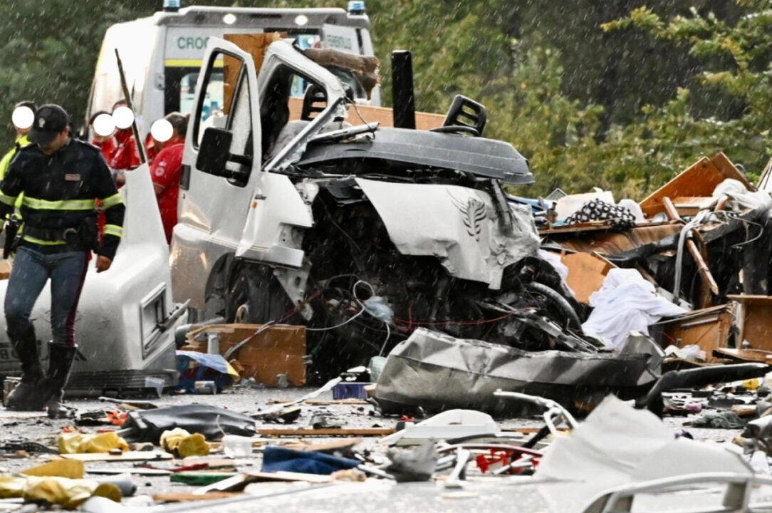 Superstrada Terni-Rieti: scontro tra bus, camper e auto, cinque morti e trenta feriti