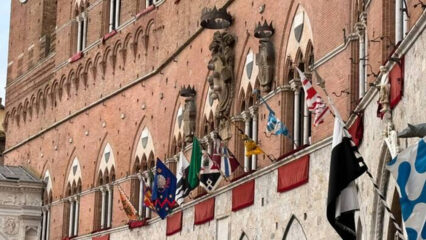 Palio di Siena rinviato a domani 17 agosto per la pioggia