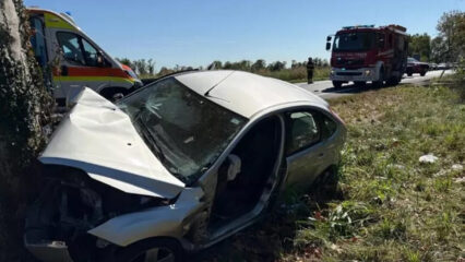 Basiliano, auto contro un platano: muore bimba di 11 anni, gravissima la sorella di 4