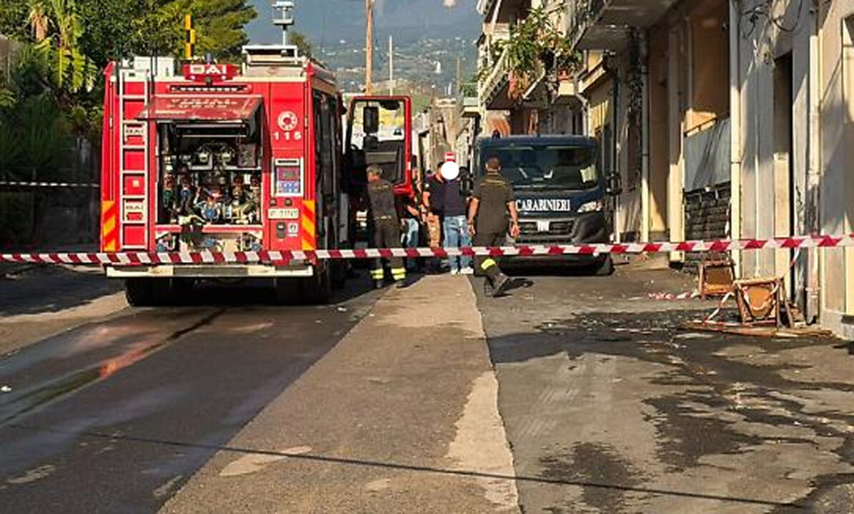 Riposto: 34enne trovata senza vita in casa e scoppia un incendio