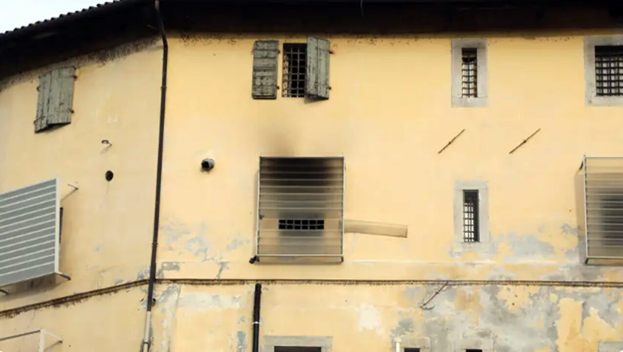 Incendio in cella al carcere di Pordenone, detenuto 19enne muore intossicato dal monossido