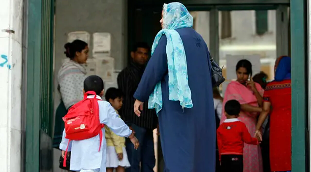 Cdm approva il decreto scuola: tetto del 30% agli alunni stranieri nelle classi, multe per il burqa e Licei tecnologici