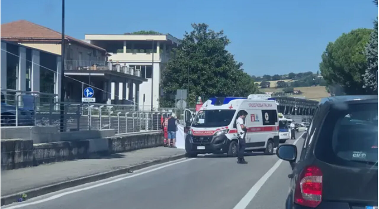 Corridonia, donna di 81 anni investita e uccisa da un furgone mentre attraversa viale Pausula