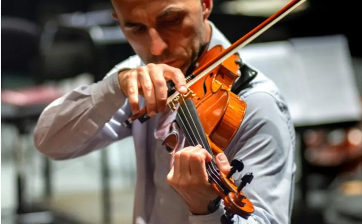 Bari: un camion lo travolge, muore a 45 anni Enrico Vacca, violinista del Teatro Petruzzelli