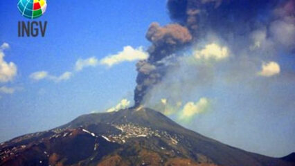 Catania, l'Etna torna a ruggire: cenere sul vulcano e restrizioni all'aeroporto di Fontanarossa