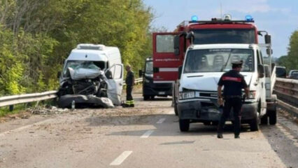 Galatone: grave incidente sulla Statale 101, scontro tra auto e due furgoni