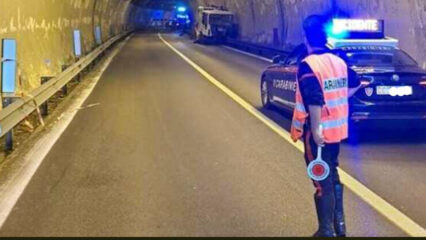 Irpinia: scontro tra auto e camion dei rifiuti in galleria, muore un 46enne