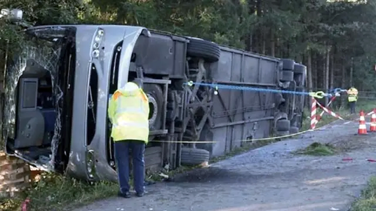 Pullman italiano esce di strada a Buchloe: due morti e 17 feriti gravi