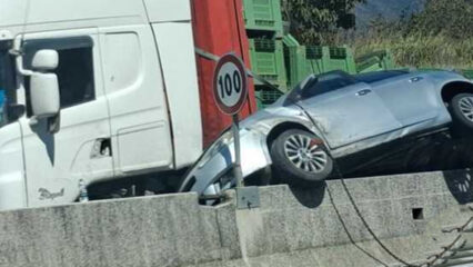 A16 Napoli-Bari, tir travolge un'auto a Tufino e la schiaccia contro il guardrail