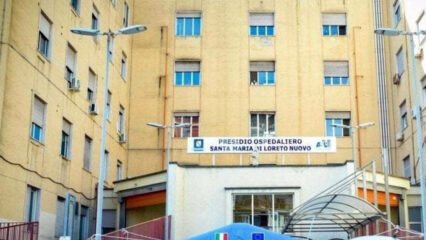 Napoli, tragedia in strada al Loreto Mare: ciclista investito e ucciso da una moto ad alta velocità