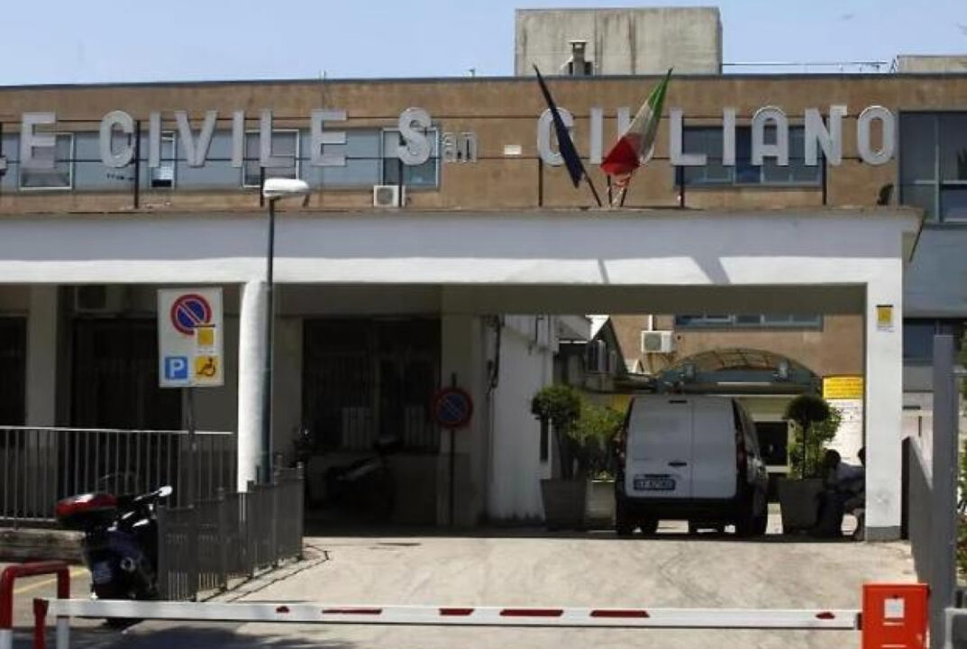 Mugnano, partorisce in casa: muore la neonata, gravissima la madre ricoverata a Giugliano