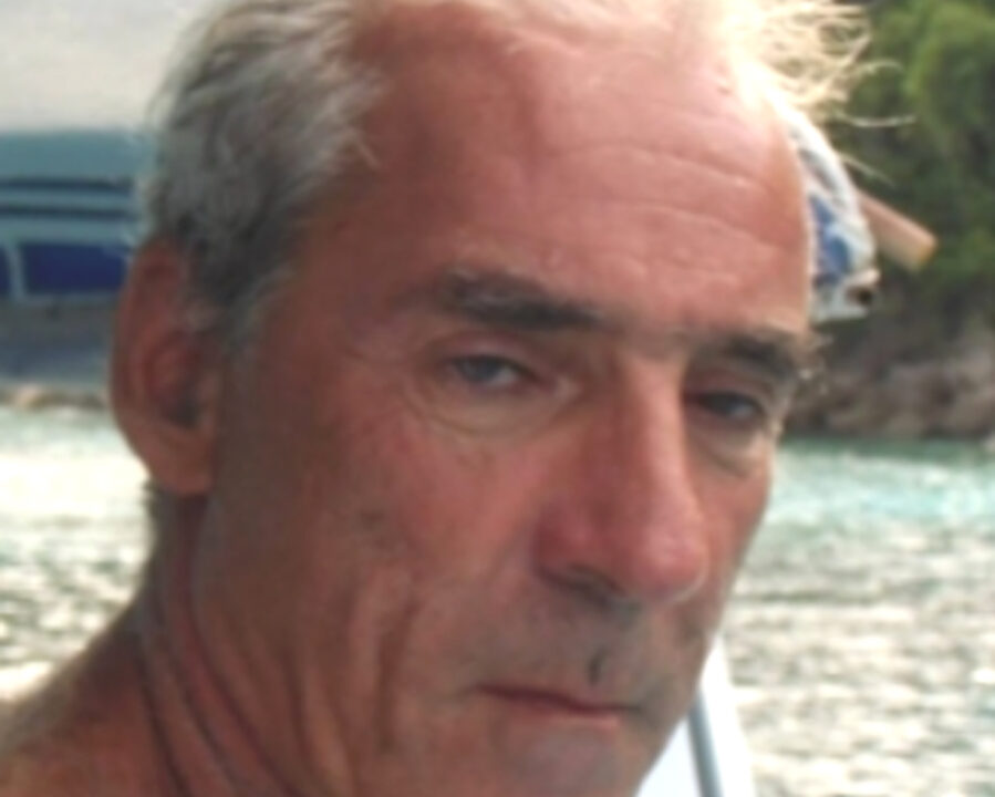 Ostuni: fulmine si abbatte sugli scogli a Santa Lucia, muore pescatore di 70 anni. Illeso l'amico
