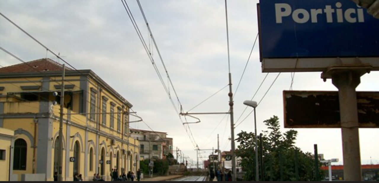 Portici, uomo travolto e ucciso da un treno a Pietrarsa