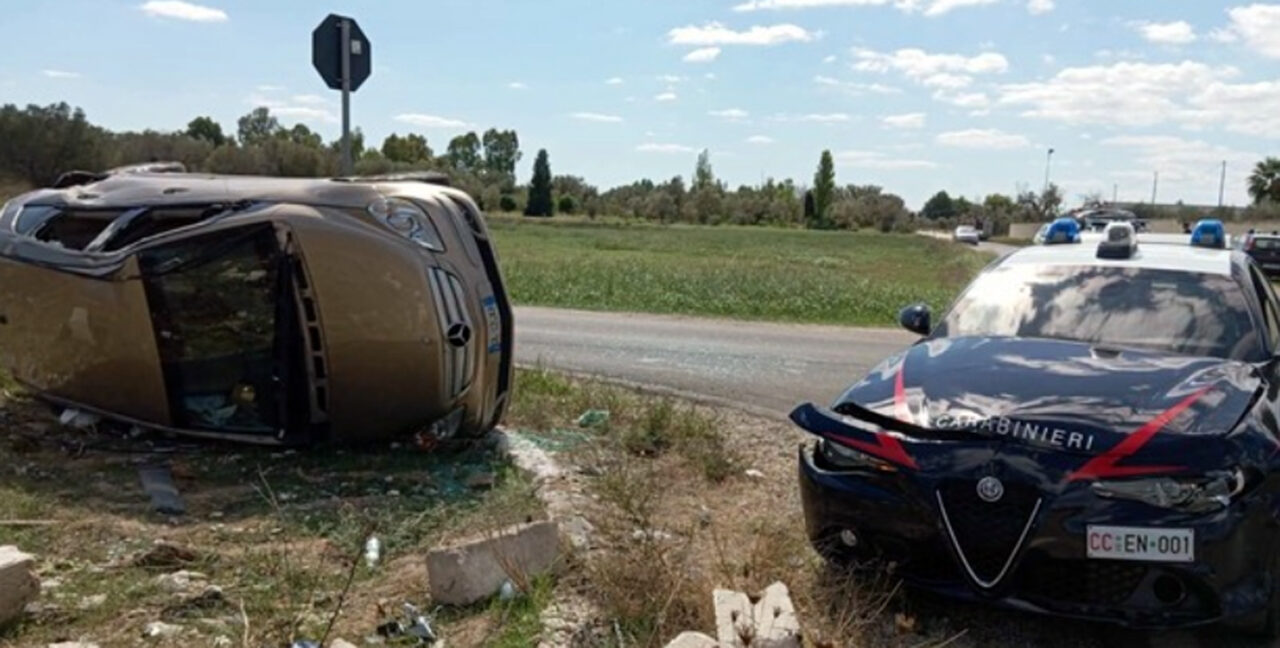 Scontro tra un’auto e una gazzella dei Carabinieri sulla Carmiano-Leverano: tre feriti