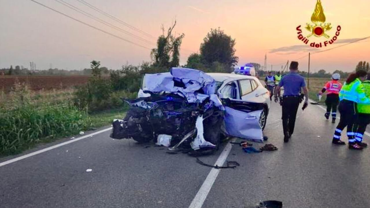 Asola: muoiono Antonio Castiello e Alessandro Iaconisi in frontale fra auto