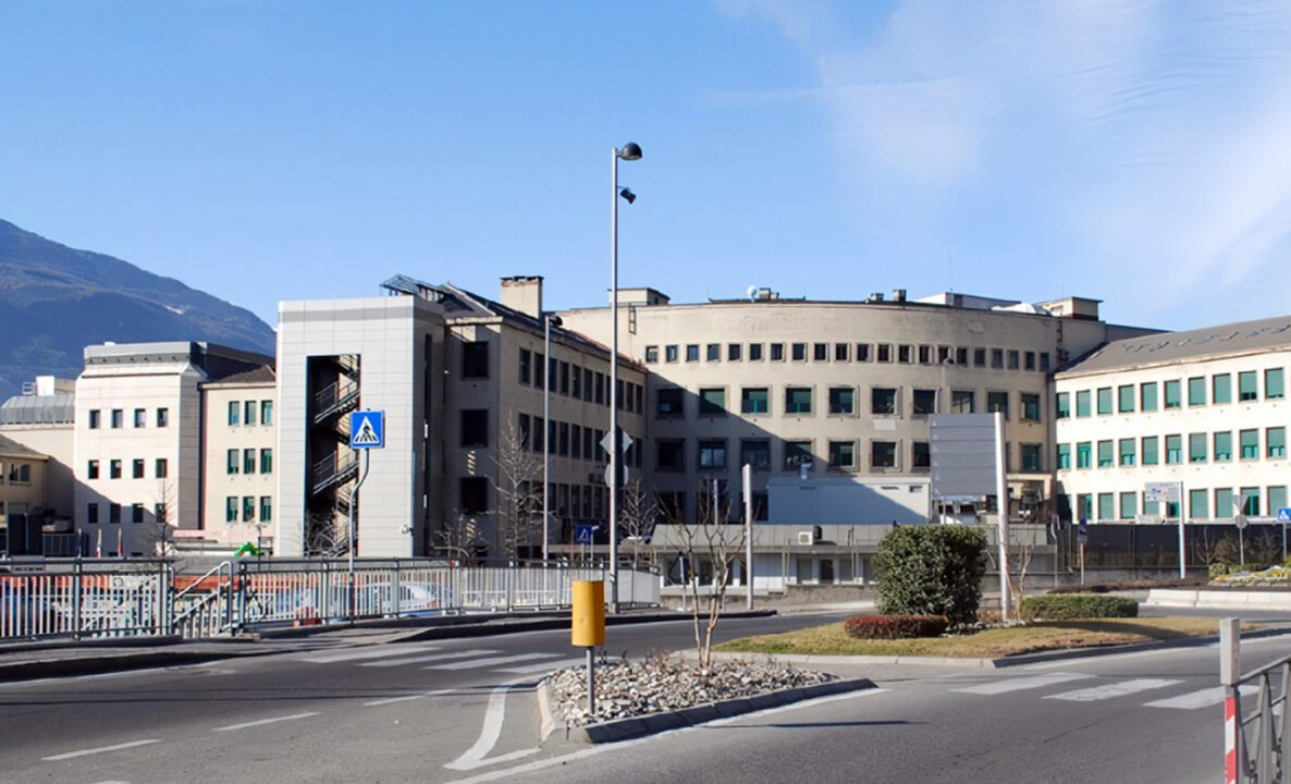 Brutale pestaggio in centro ad Aosta, 38enne operato alla testa, è in fin di vita