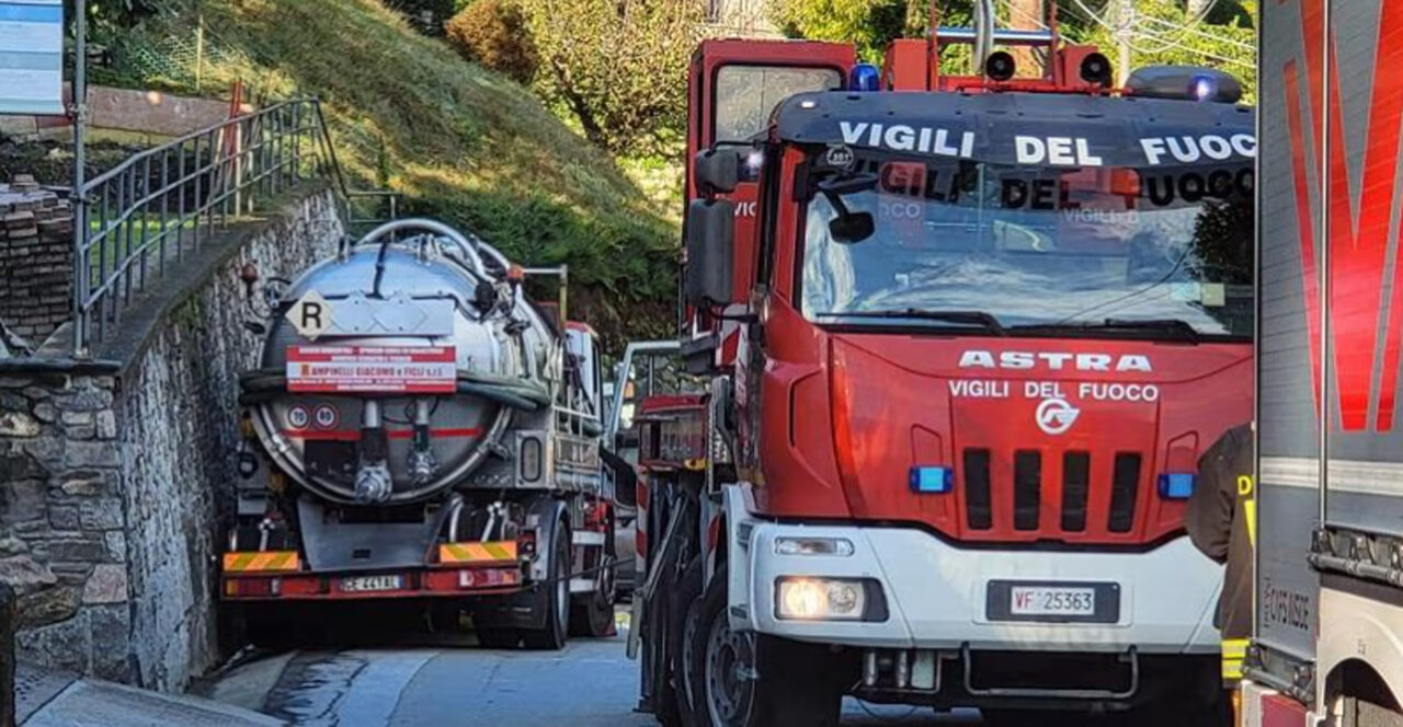 Camion lo schiaccia contro il muro durante lo spurgo: operaio di 48 anni muore a Baveno