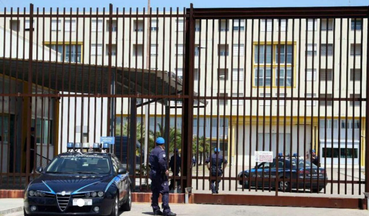 Agente penitenziario di 37 anni si toglie la vita in un bosco nel Brindisino