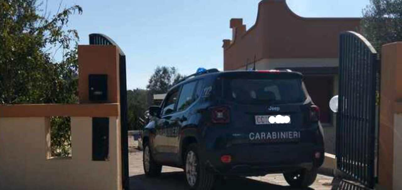 Travolto dal suo stesso trattore dopo una caduta: muore pensionato di 67 anni