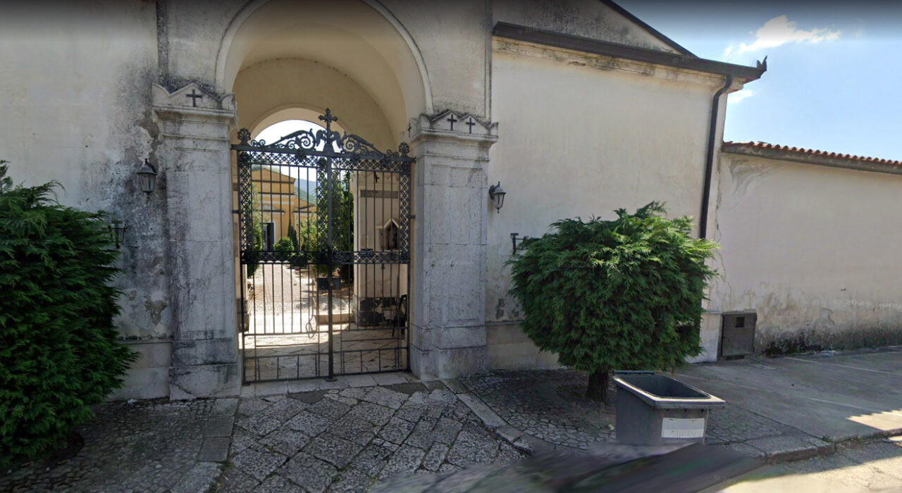 Irpinia: tragedia davanti al cimitero di San Martino Valle Caudina. 46enne trovato morto. Si ipotizza il suicidio