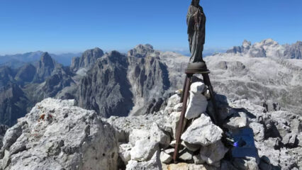 Croda Granda: distrutta la Madonnina di vetta e gettate le targhe in memoria di due giovani