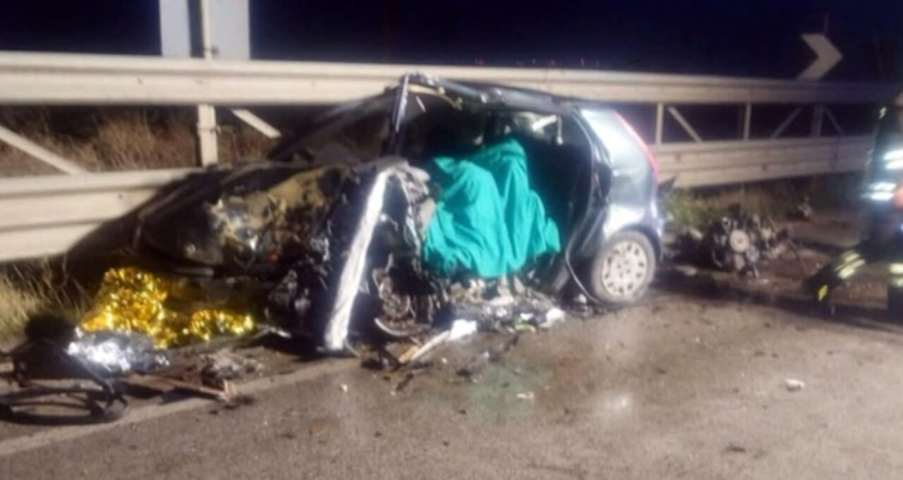 Foggia: scontro frontale all’alba sulla Statale 16, un morto e un ferito