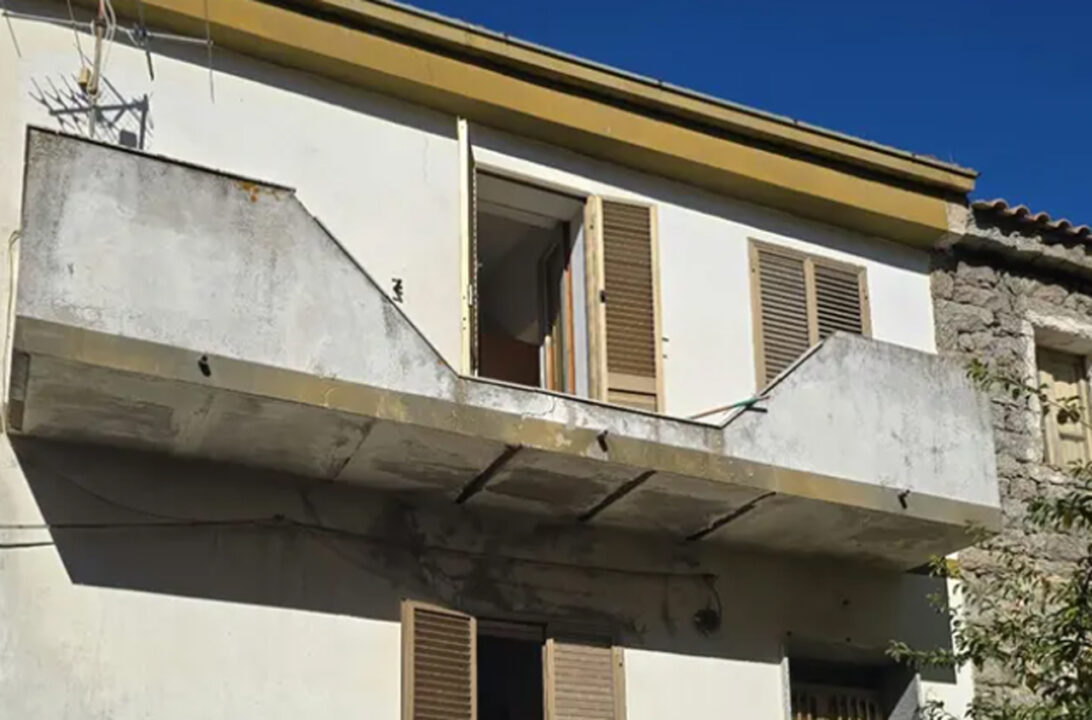 Nule: cede la ringhiera del balcone, muore donna di 78 anni