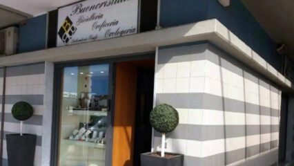 Avenza: rapina in gioielleria, il titolare 74enne Giovanni Buoncristiani colpito a sprangate