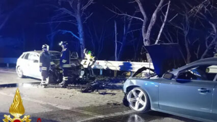 Nuoro, tremendo schianto frontale sul raccordo per la 131: feriti gravi i conducenti