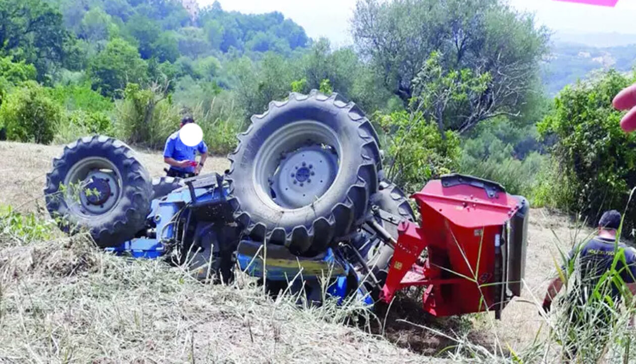 Tragedia nei campi a Roccadaspide: 53enne perde la vita travolto dal trattore